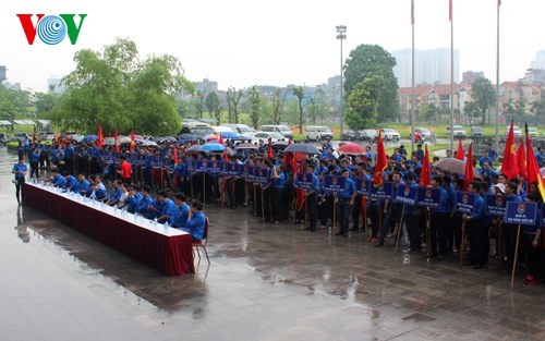 2015年夏季青年志愿者行动出征仪式举行 - ảnh 1