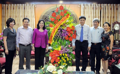 越南全国各地领导人向各家新闻媒体致以节日祝贺 - ảnh 1