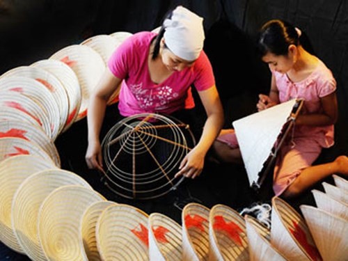 世界多国城市和首都传统手工业企业参加2015河内传统手工艺村旅游文化节 - ảnh 1