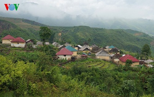 越南少数民族哈尼族独特的茅顶土坯房 - ảnh 1