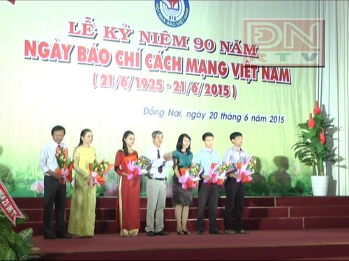 越南各地举行多项活动纪念越南革命新闻节90周年 - ảnh 1