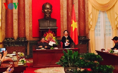 越南国家副主席阮氏缘会见人民公安力量80名先进典型 - ảnh 1