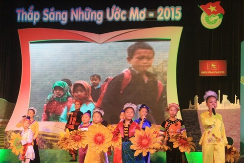越南儿童权利保护协会举行2015年第二次“点燃梦想”活动 - ảnh 1