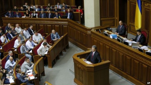 乌克兰议会通过向东部授予自治权法律草案 - ảnh 1