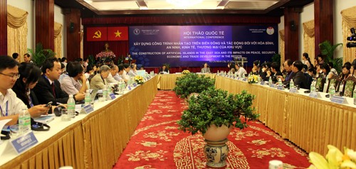 “在东海建设人造工程对地区和平安全经贸造成的影响”国际研讨会在胡志明市举行 - ảnh 1