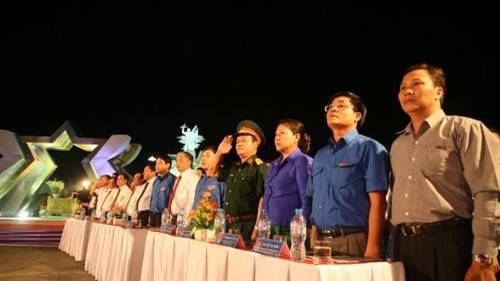 越南全国各地举行多项切实活动纪念7.27荣军烈士节 - ảnh 1