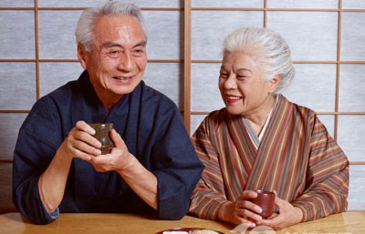 日本人平均寿命继续延长 - ảnh 1