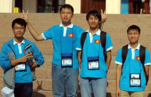 2015年国际信息学奥林匹克竞赛越南代表团取得自2000年以来的最好成绩 - ảnh 1