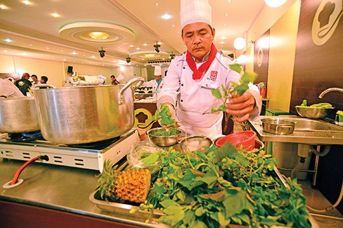 越南“2015年金勺”厨艺大赛中北部初赛在岘港市举行 - ảnh 1