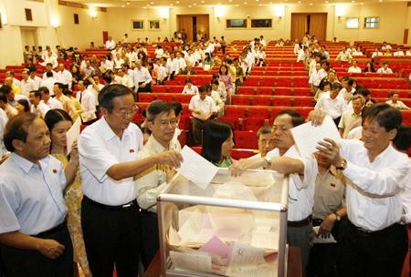 越南国会常委会向《国会和人民议会监督活动法（草案）》提供意见 - ảnh 1