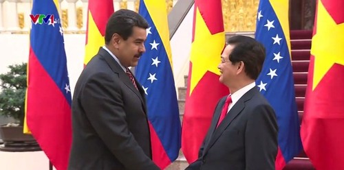 越南政府总理阮晋勇会见委内瑞拉总统马杜罗 - ảnh 1