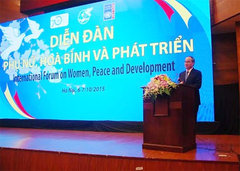越南妇女的社会地位日益得到肯定和提高 - ảnh 1