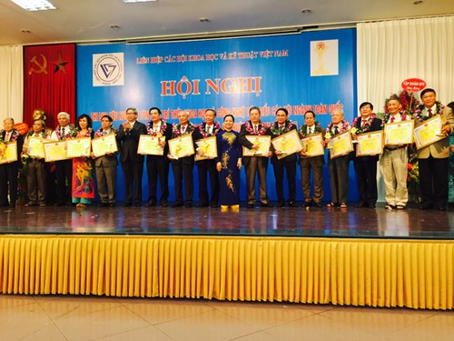 表彰2015年越南51名优秀科技人士 - ảnh 1
