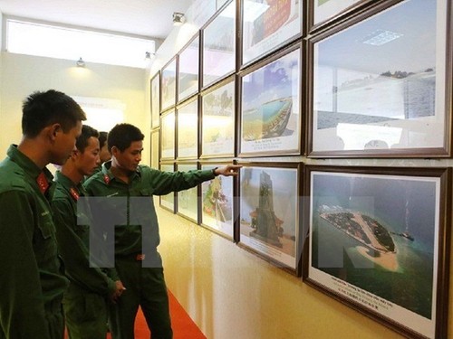 越南海洋岛屿主权图片和资料展在山萝省举行 - ảnh 1