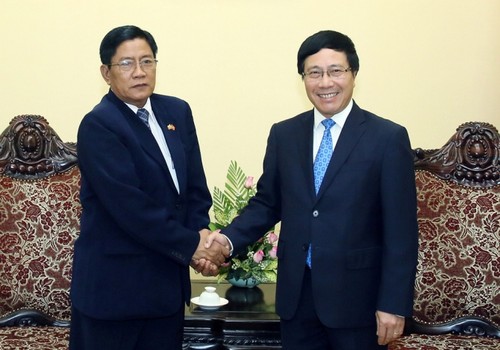 越南政府副总理兼外长范平明会见缅甸反腐行动委员会主席吴妙温 - ảnh 1