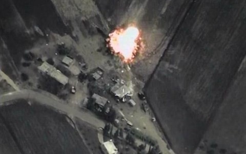 俄军空袭摧毁“伊斯兰国”恐怖组织数十处目标 - ảnh 1