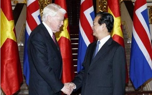 越南政府总理阮晋勇会见冰岛总统格里姆松 - ảnh 1
