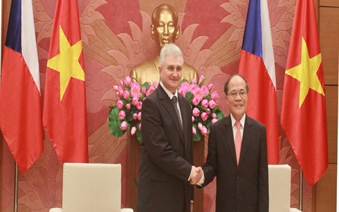 捷克议会参议院主席什捷赫正式访问越南 - ảnh 1