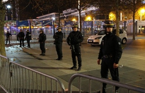 巴黎恐袭事件发生后多国加强安保工作 - ảnh 1