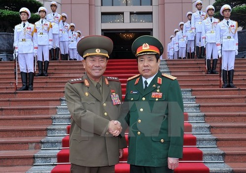 越南国防部长与朝鲜人民武力部长朴永植举行会谈 - ảnh 1
