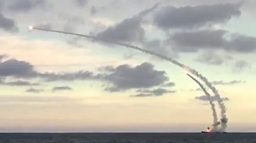 俄罗斯首次从潜艇发射导弹打击“伊斯兰国”目标 - ảnh 1