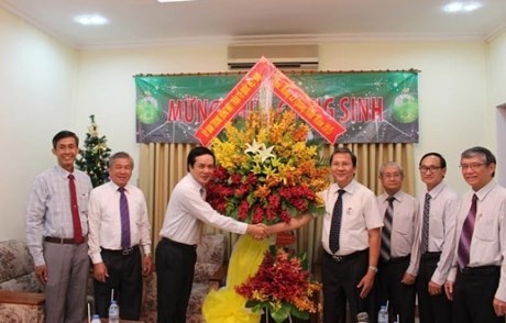 越南祖国阵线中央委员会领导人向越南南方福音教教会致以圣诞祝贺 - ảnh 1