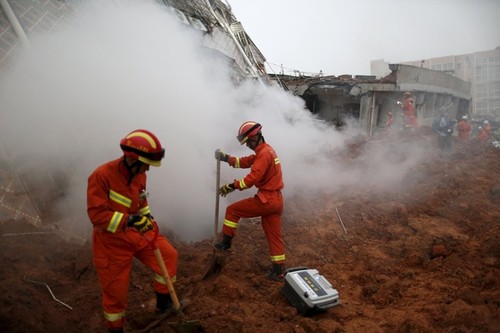 中国山体滑坡导致近100人失踪 - ảnh 1