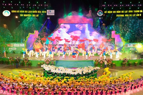 2015年大叻花卉节正式开幕 - ảnh 1