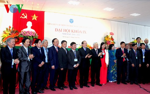 阮富仲总书记出席越南文学艺术联合会第9次全国代表大会 - ảnh 1