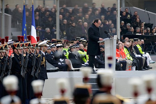 法国继续举行恐怖袭击遇难者悼念活动 - ảnh 1