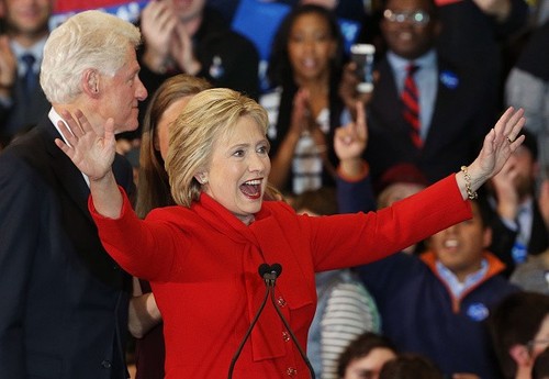 希拉里•克林顿以微弱优势赢得2016年总统选举民主党首场预选 - ảnh 1