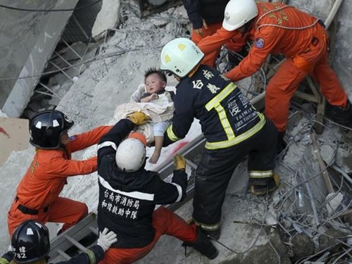 中国台湾地震遇难者数量增多 - ảnh 1