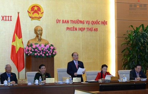 越南国会常委会讨论《新闻法修正案（草案）》和《儿童保护、照顾和教育法修正案（草案）》 - ảnh 1