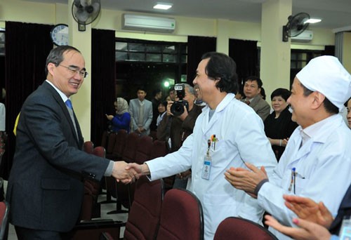 越南各地举行2.27医生节纪念活动 - ảnh 1