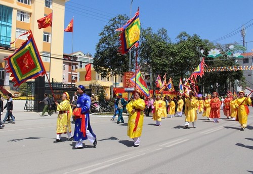 越南谅山省最大的庙会——奇驴.左府庙会气氛热烈 - ảnh 1