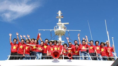 “心系亲爱的海洋岛屿志愿者行程”在平顺省举行 - ảnh 1