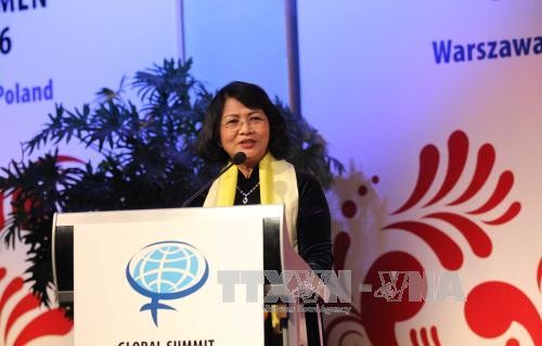 越南出席波兰第26届全球妇女峰会 - ảnh 1