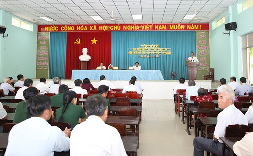 越南政府副总理张和平与隆安省选民接触 - ảnh 1