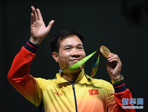 中国网友和媒体盛赞越南奥运首金英雄黄春荣 - ảnh 3
