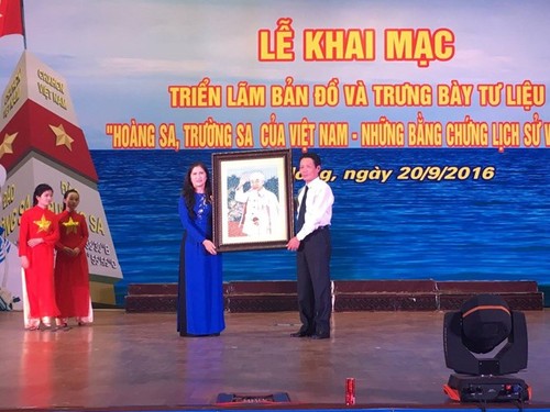 “黄沙长沙归属越南——历史和法理证据”展在多农省举行 - ảnh 1
