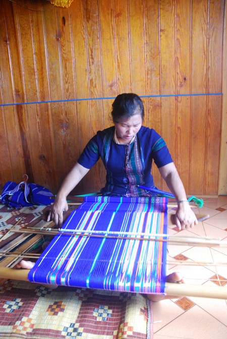 戈豪族土锦布传统纺织业 - ảnh 1