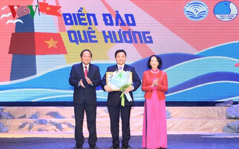  “海外越南青年大学生与捍卫越南海洋岛屿主权任务”写作比赛颁奖 - ảnh 1
