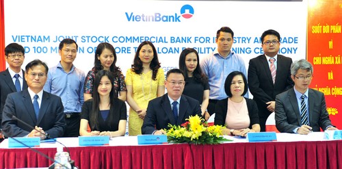 越南工商银行与国际金融机构签署一亿美元的联合贷款合同 - ảnh 1