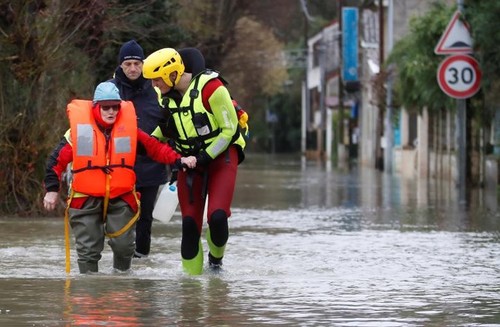 法国：塞纳河水位持续上升 1500人疏散 - ảnh 1