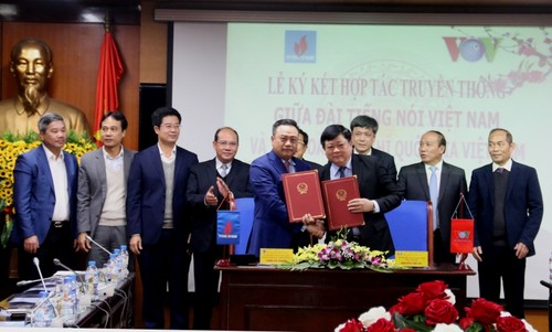 越南之声和越南国家石油集团签署2018-2022年阶段传媒合作文件 - ảnh 1