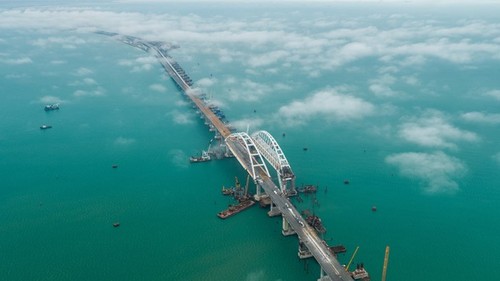 连接俄罗斯与克里米亚半岛的大桥正式落成 - ảnh 1