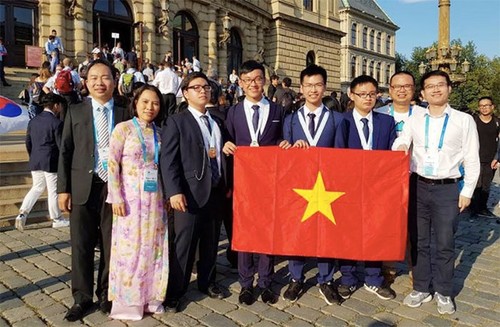 越南队在2018国际物理学和化学奥林匹克竞赛中成绩优异 - ảnh 2