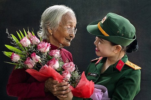 一组歌颂越南英雄母亲和为国牺牲的战士的佳作 - ảnh 1