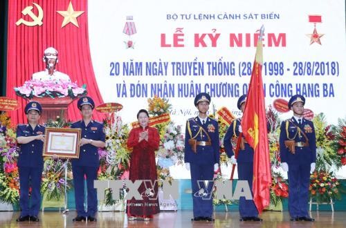 阮氏金银出席越南海警传统日20周年纪念仪式 - ảnh 1