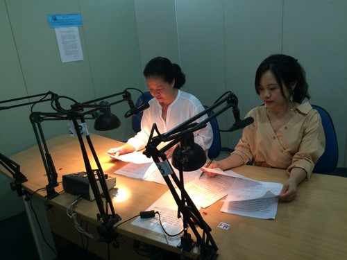 编辑和播音员陈氏妙卿分享她工作中的一些故事 - ảnh 2